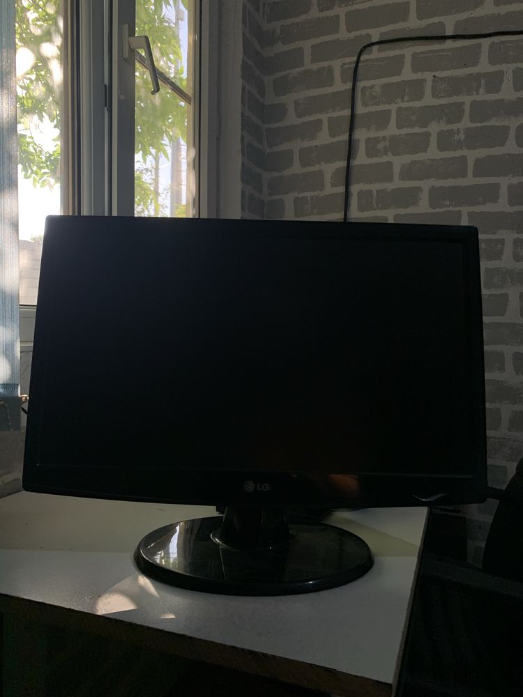 Монитор LG 75Hz.