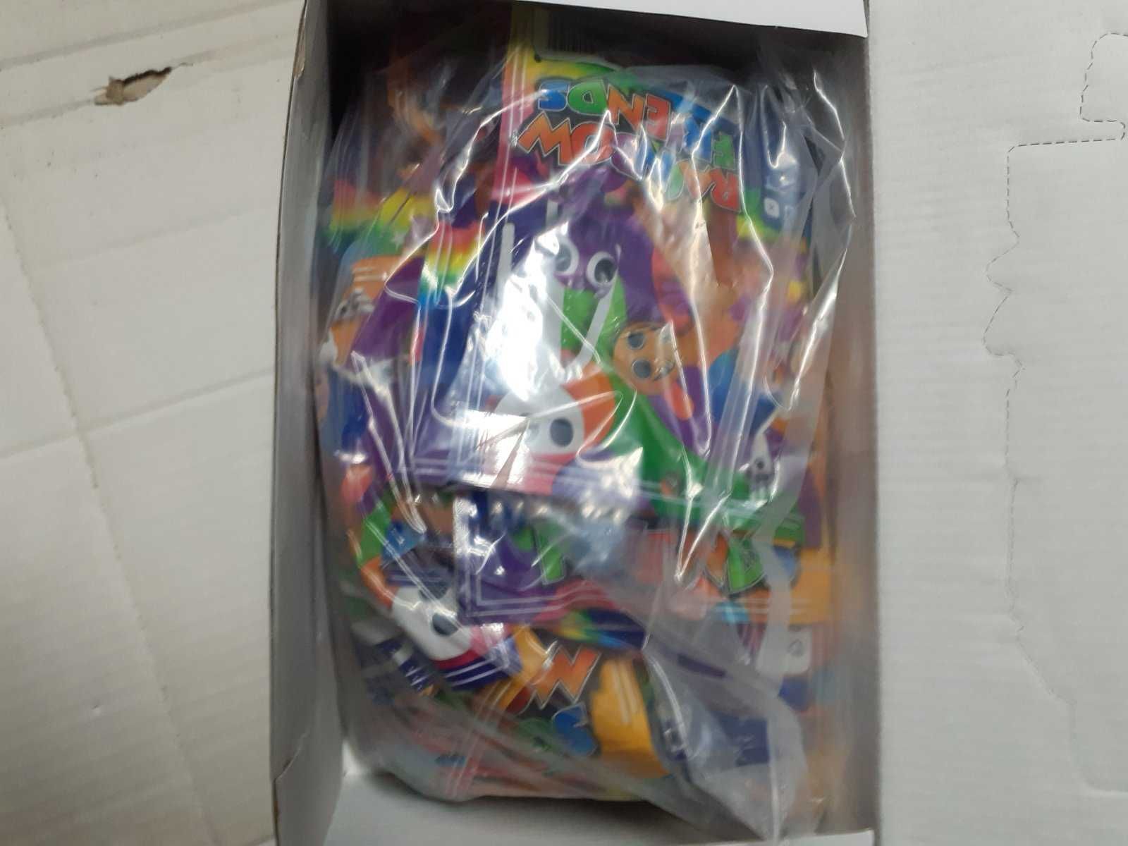 Rainbow Friends - Roblox пакетчета с фигурки изненада.