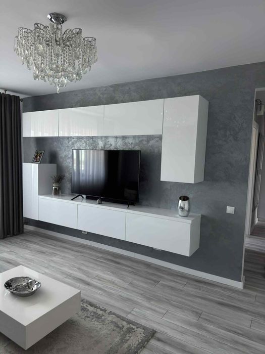 Inchiriez apartament , Rovine