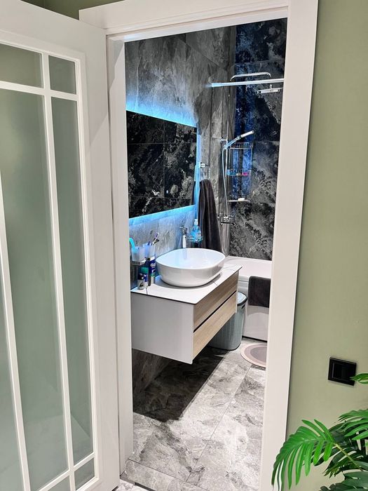 Сдаётся 3х комнатная Люкс квартира в центре города!!