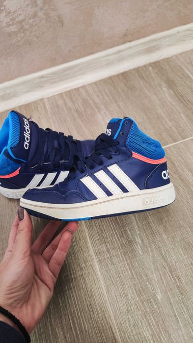 Детски маратонки за момчета Adidas Hoops 3, номер 30