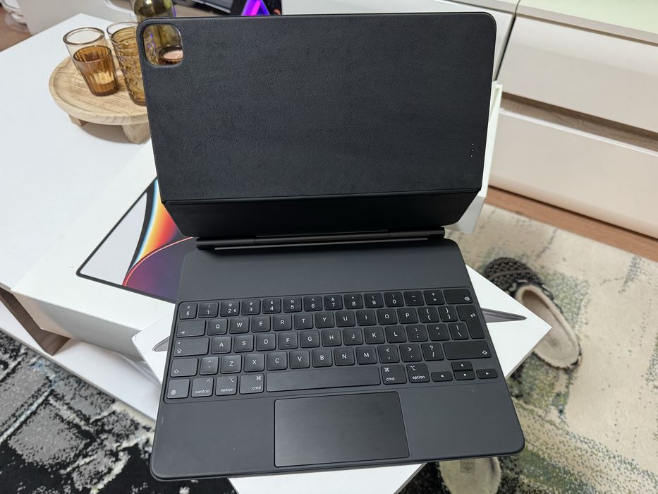 Magic Keyboard pentru iPad Pro 12.9"