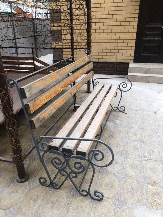 Скамейка для отдыха длина 2 метра кованная в хорошем состоянии 600