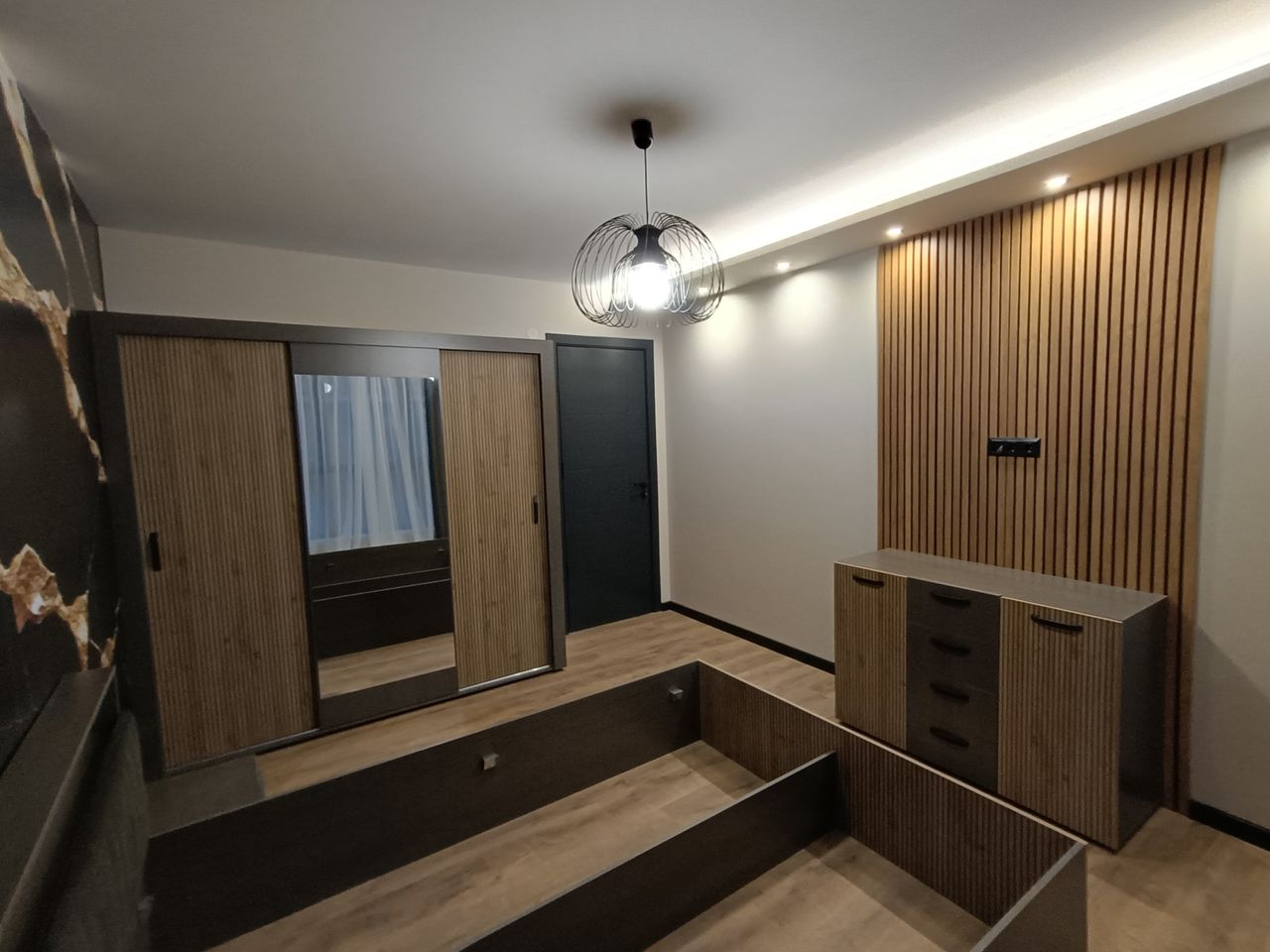 Продава се Двустаен апартамент в Благоевград, Освобождение - 63 кв.м за 1469 €/кв.м - Снимка #12