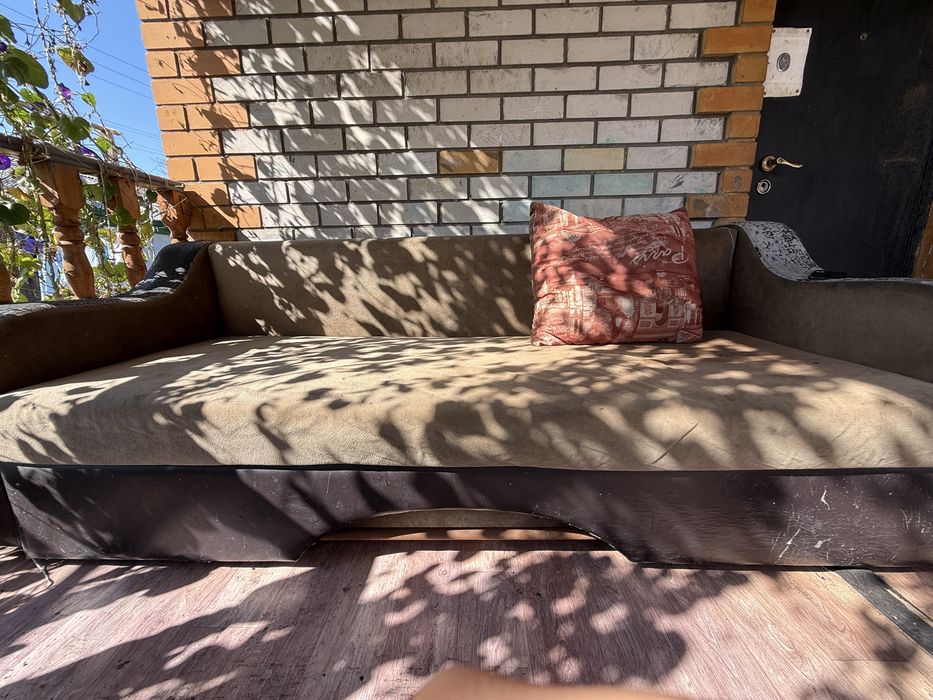 Диван, удобный и прочный