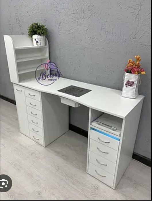 Сдам маникюрный стол