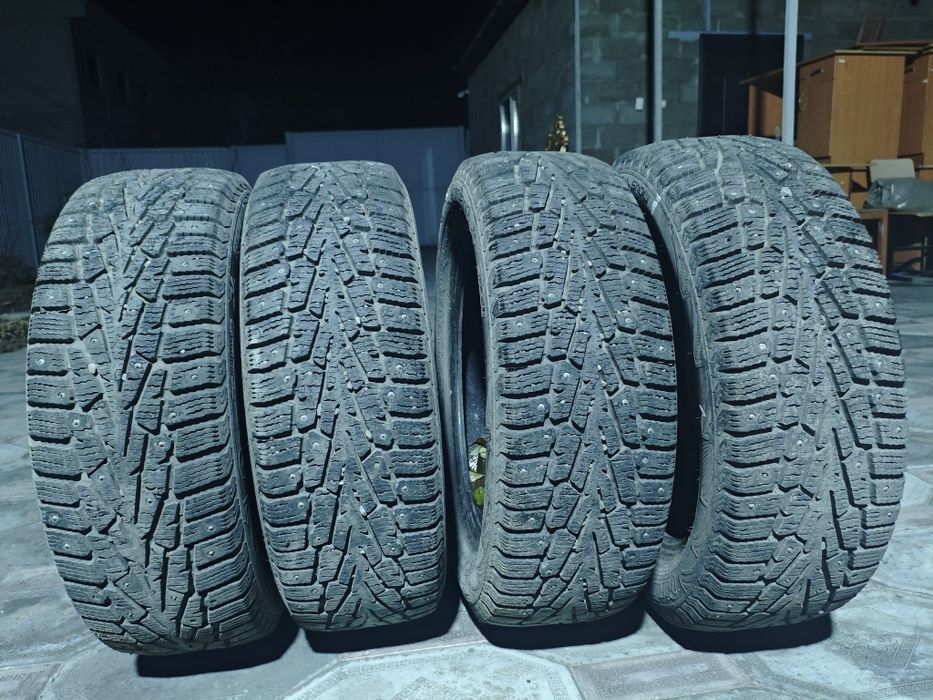 Зимняя шипованная  резина продам