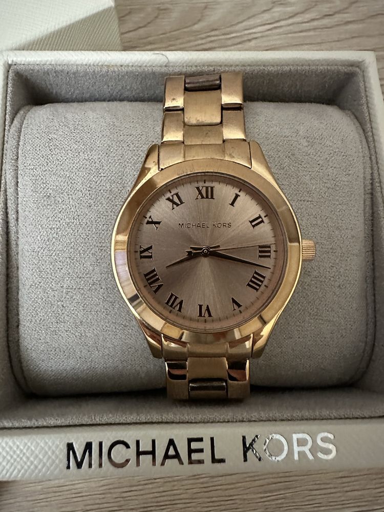 Часовник Michael Kors!Оригинален!