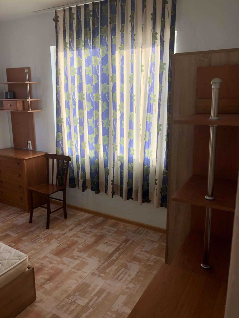 Дава се под наем Етаж от къща в Враца, Център - 100 кв.м за 214.2 € - Снимка #1
