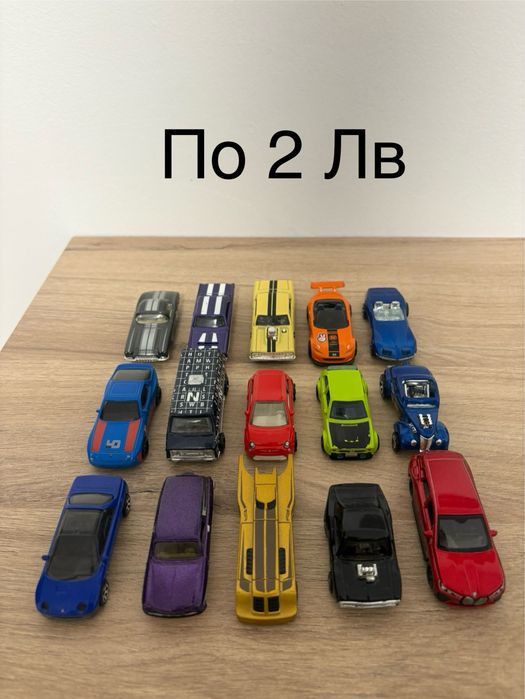 Продавам Hot Wheels и Welly колички