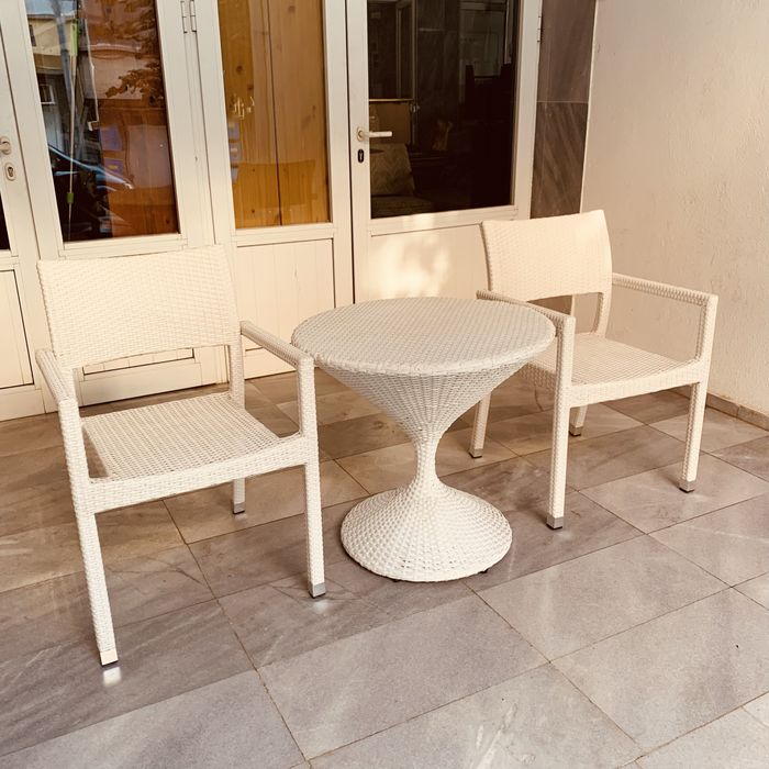 Градински комплект – 2 стола + масичка, синтетичен ратан, бял цвят