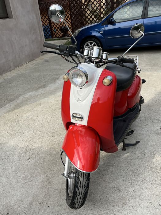 Scuter 49 cc Retro Nova, import, service, 3500 km, acte