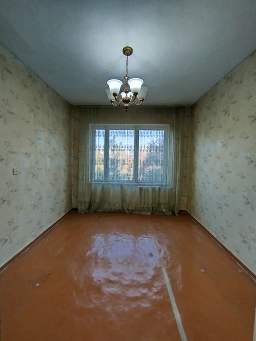 Продам просторную квартиру 2/3/4 раздельно всё  балкон 2*6 на Ферузе