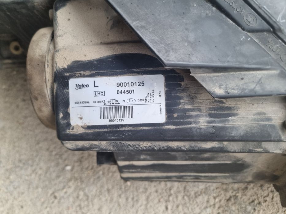 Преден ляв фар Пасат б7