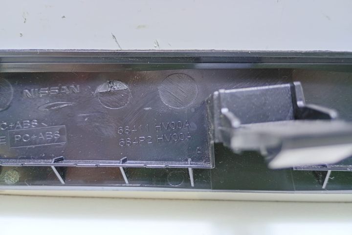 Trim ornament torpedou bord 68411HV00A Nissan Qashqai a 2-a generatie