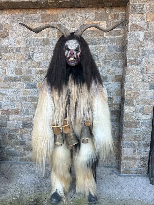 Кукерски костюм от естествен косъм