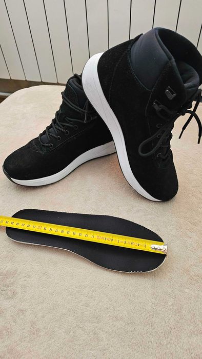 Дамски спортни боти