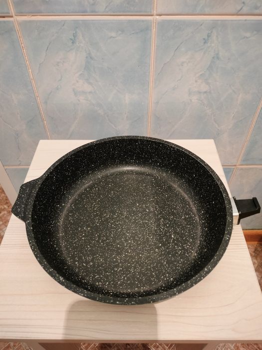 Продам сковородку 22см