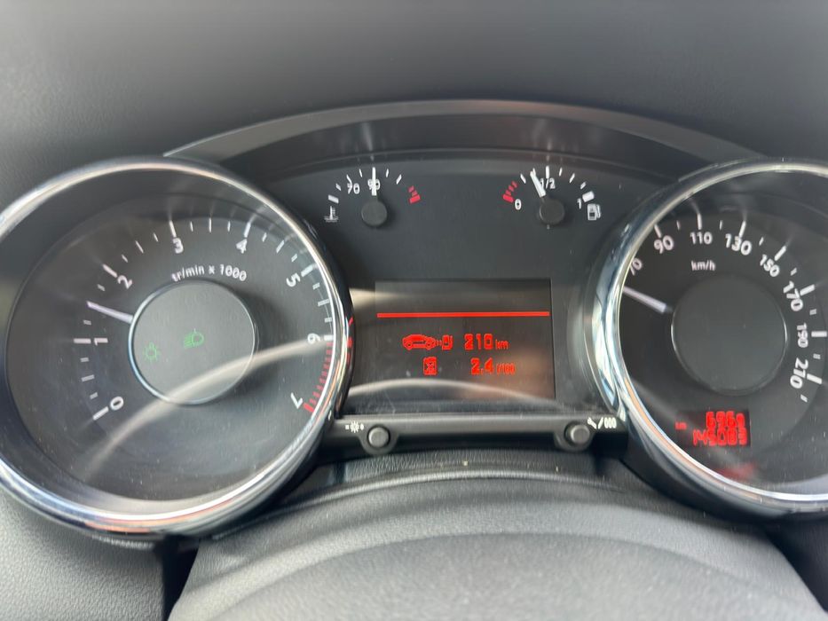 Vând/schimb.  Peugeot 5008 1,6 benzina