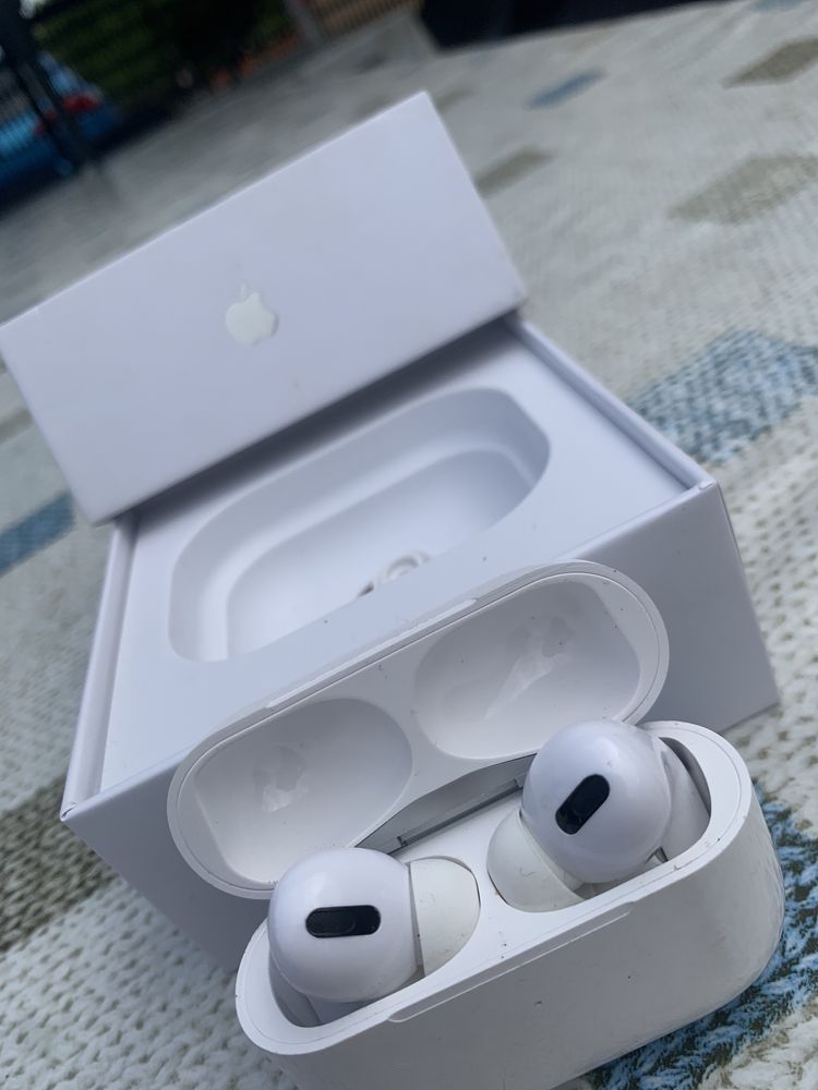 Casti AirPods Pro + Casti Sony