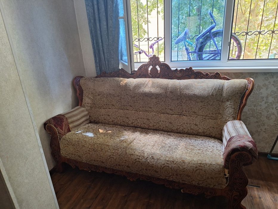 Sotiladi divan 120 $ ga