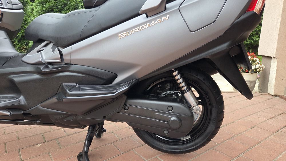 Suzuki Burgman 650, maxiscuter  (Honda Forza, Yamaha TMax, Kimko)