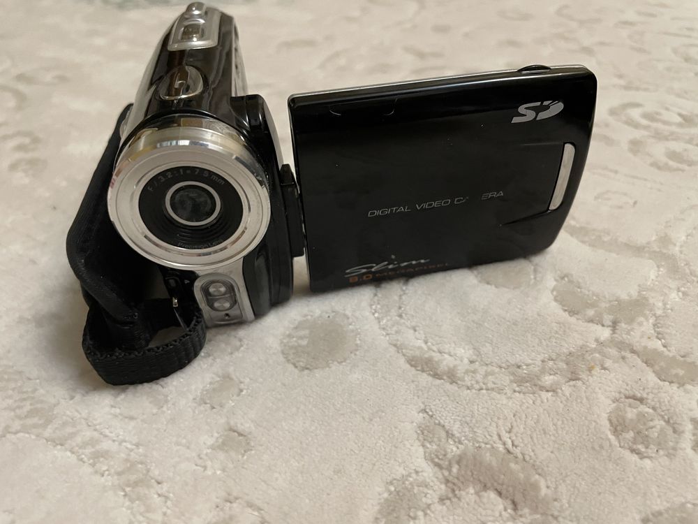 Digital video camera