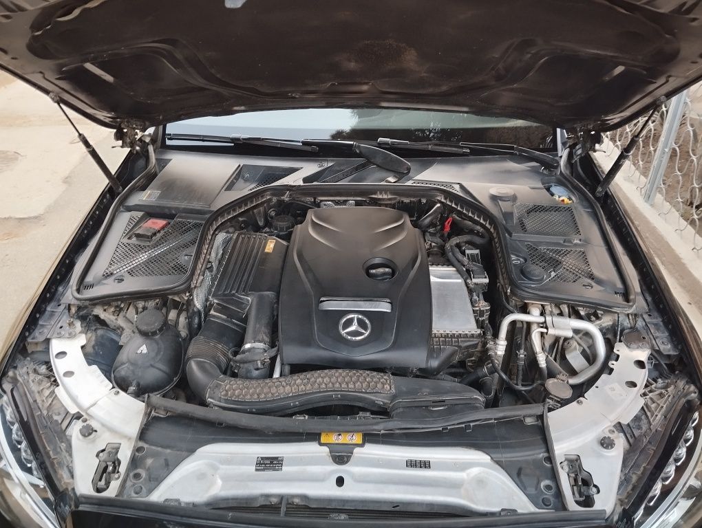 Mercedec-Benz  C180 сотилади.