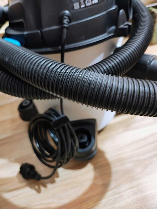 Aspirator industrial 1300 w 16 litri