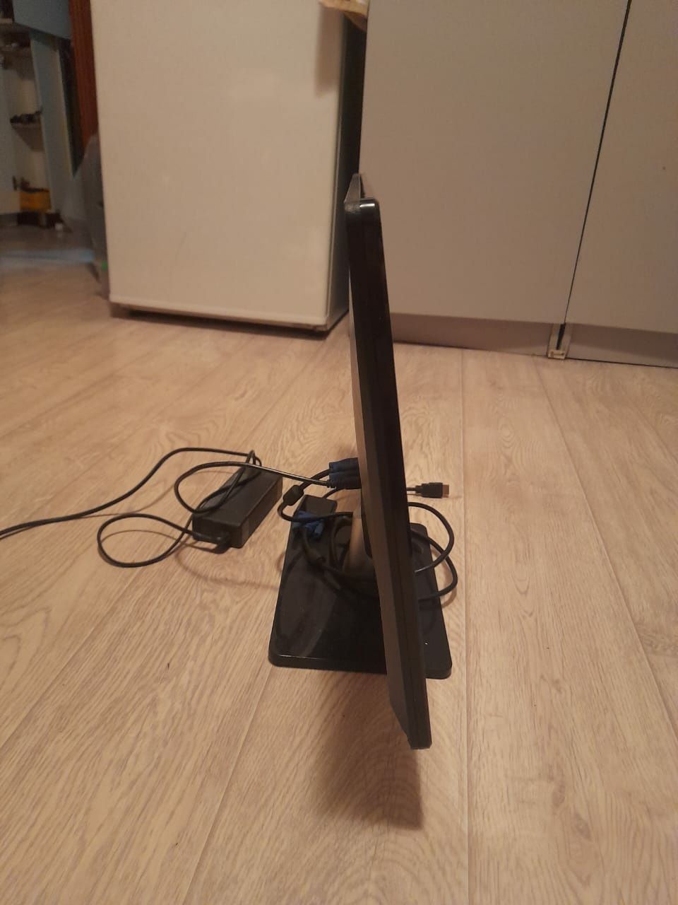 Монитор 23д HDMI