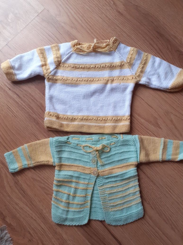 Бебешки ръчно плетени жилетка и блуза