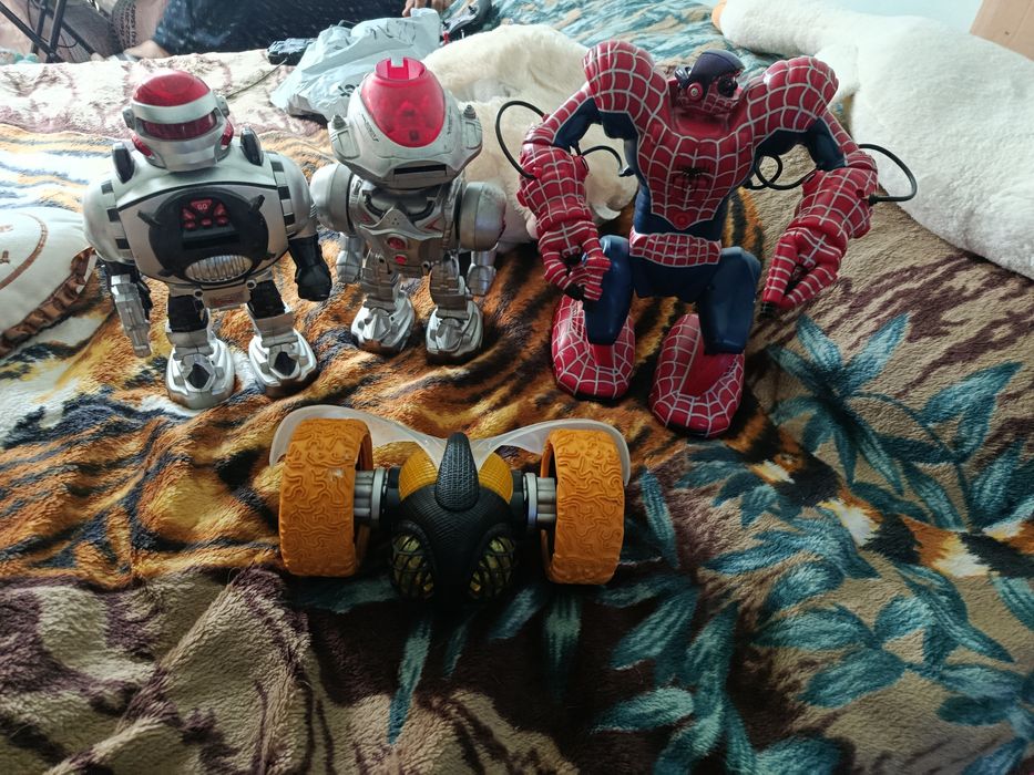 Продаются большие роботы