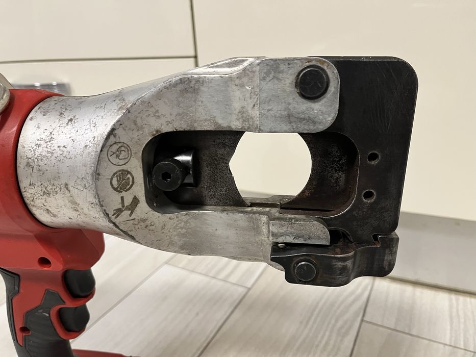 Milwaukee foarfeca taiat cablu cu bateria de 5 amp nu hilti dewalt