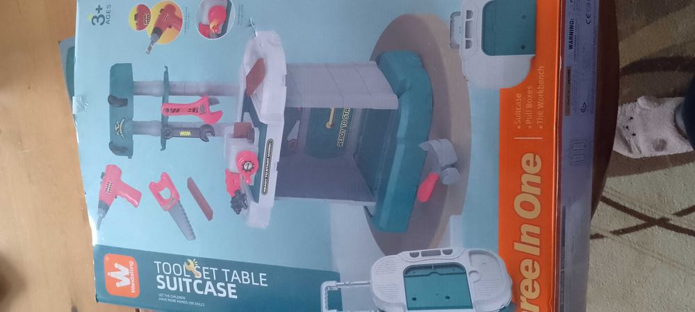 Куфарче с инструменти