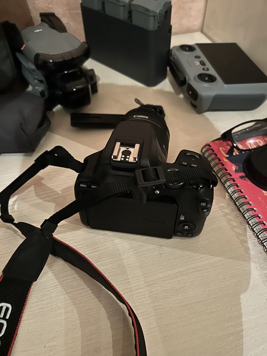 Продаю фотоаппарат Canon 250D