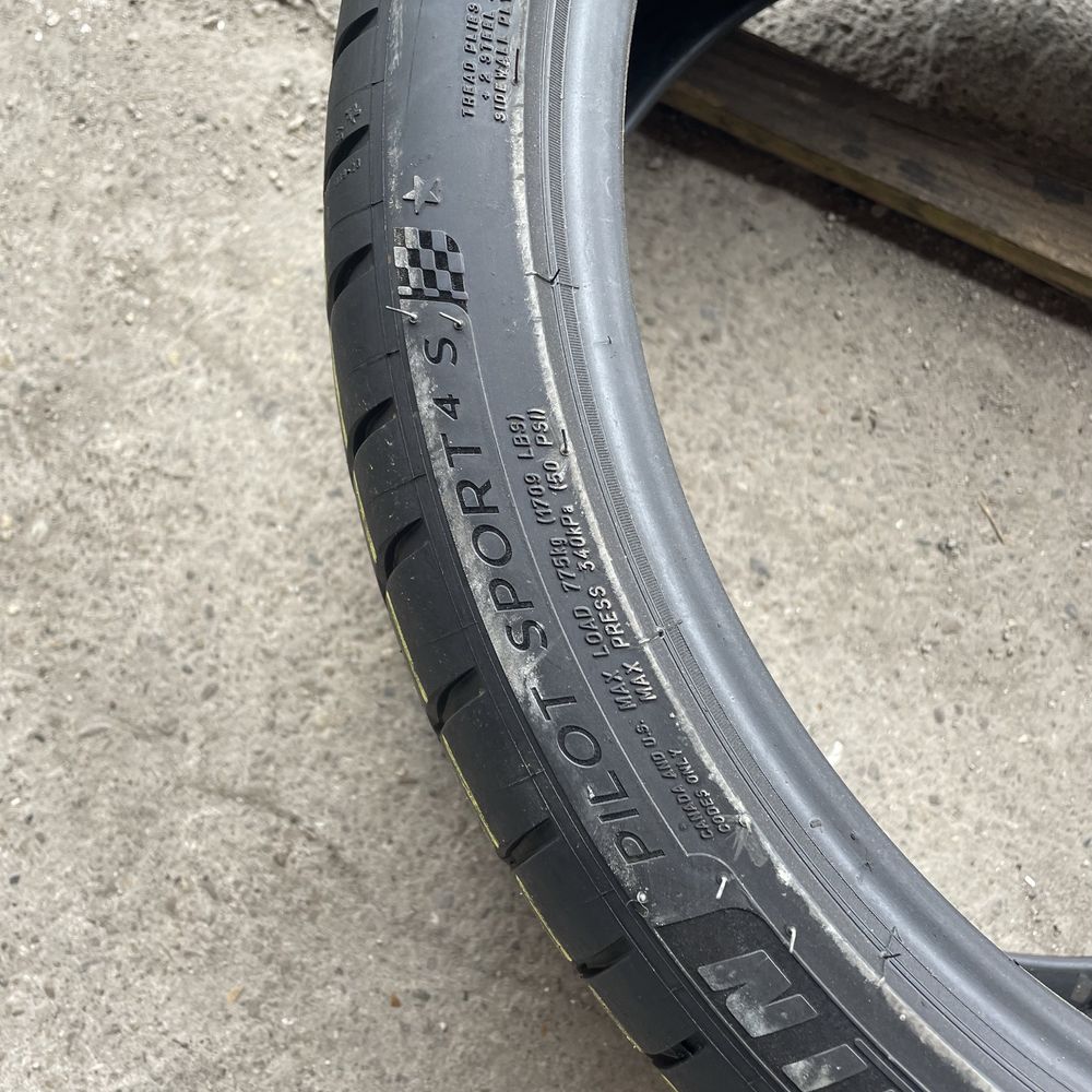 2 anvelope de vara Michelin 285/30/20