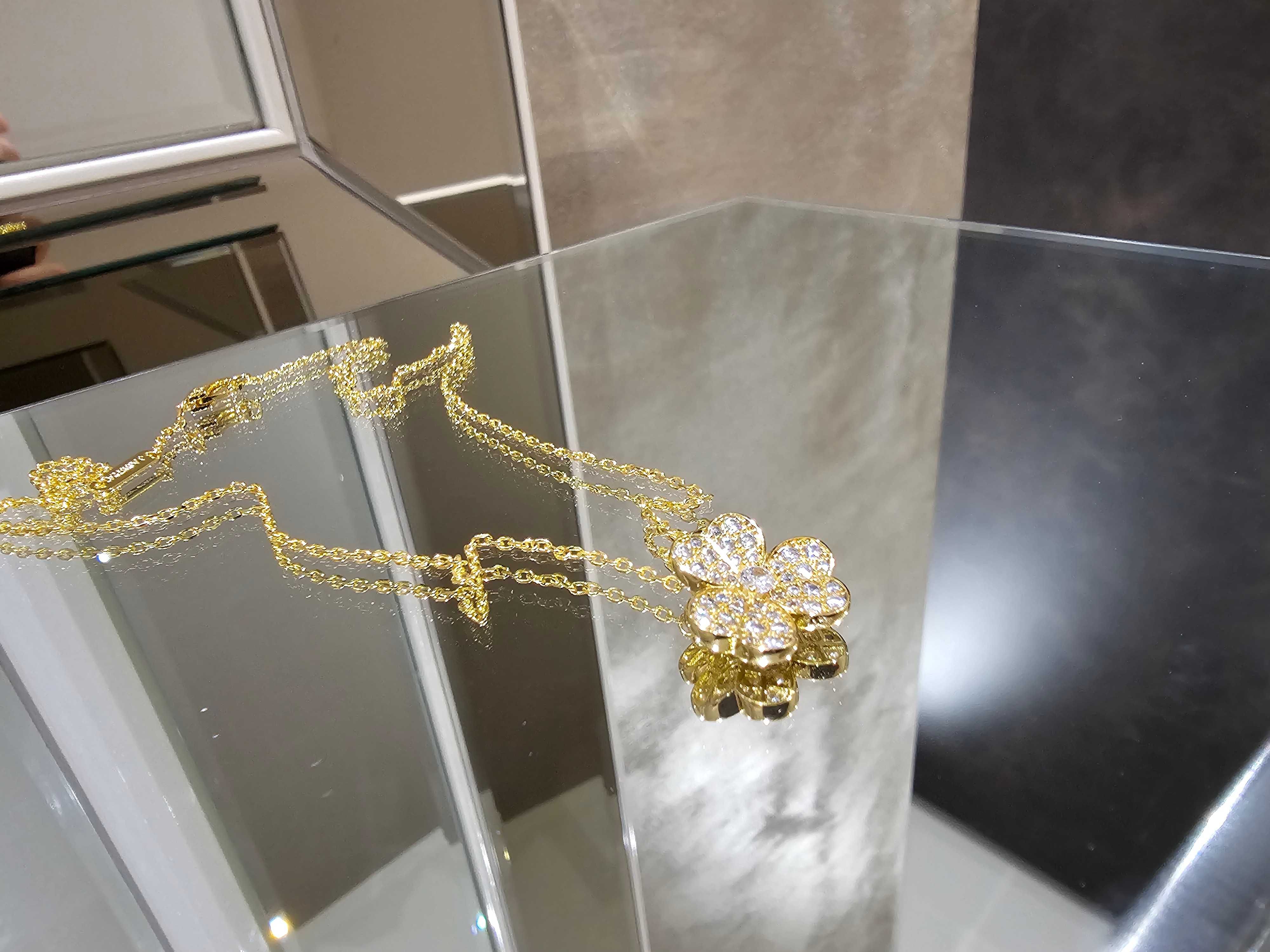 Van Cleef & Arpels VCA Gold Frivole Small Diamond Clover Дамско Колие