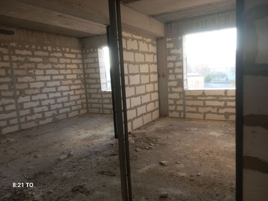 Uy sotiladi.  Srochno!