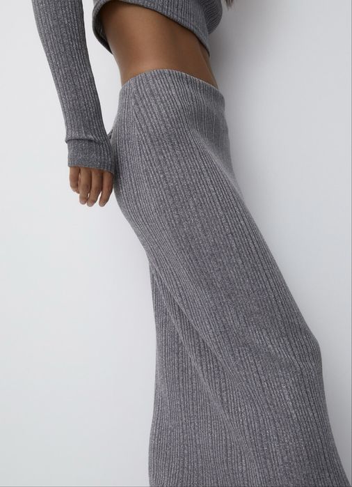 Пола Bershka с брокат / размер S-M с етикет