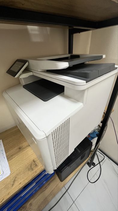 Принтер цветной hp