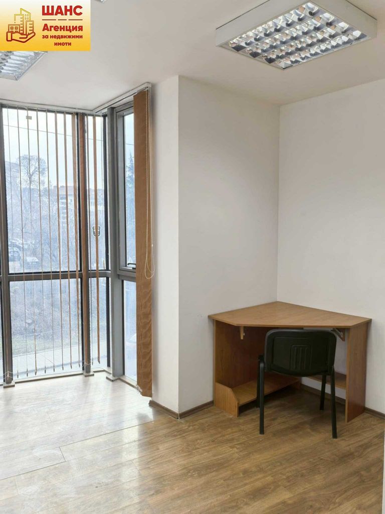 Дава се под наем Офис в Плевен, Идеален център - 18 кв.м за 178.5 € - Снимка #3