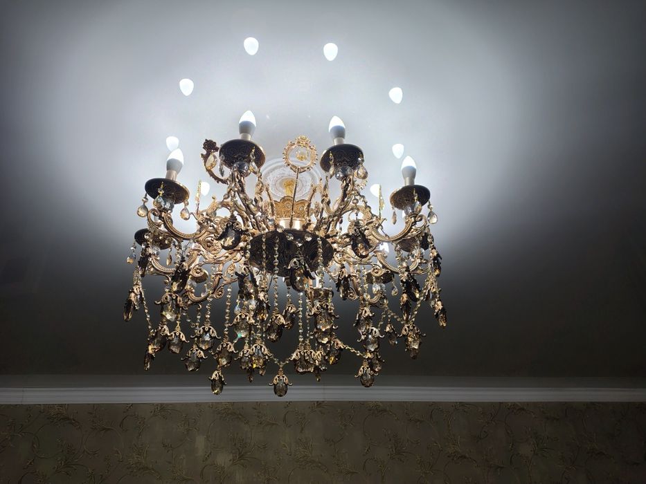 Продам новую люстру