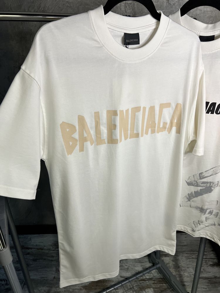 Balenciaga:Тениска