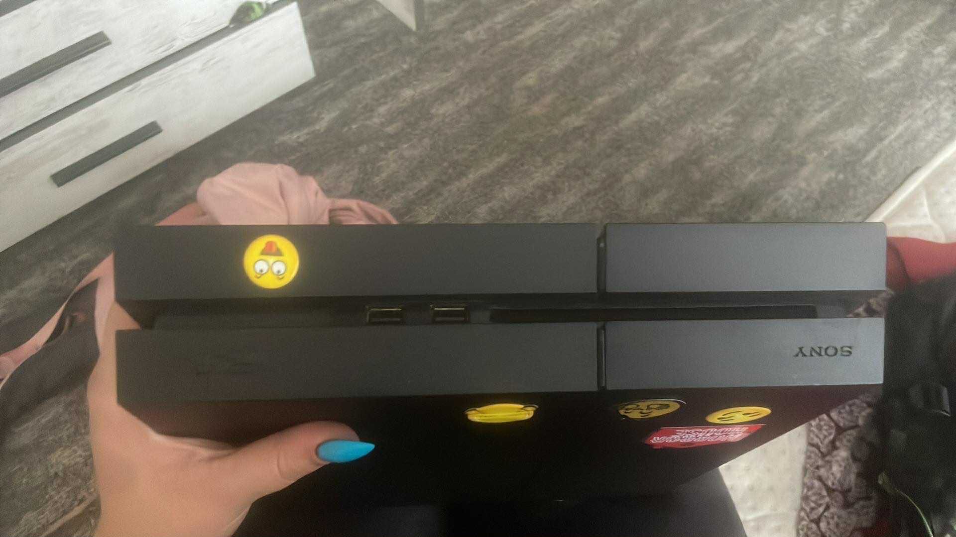 PlayStation 4 fat с 2 игри