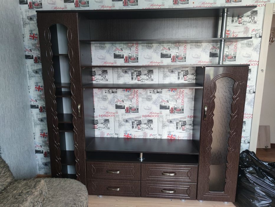 Горка (стенка) для зала