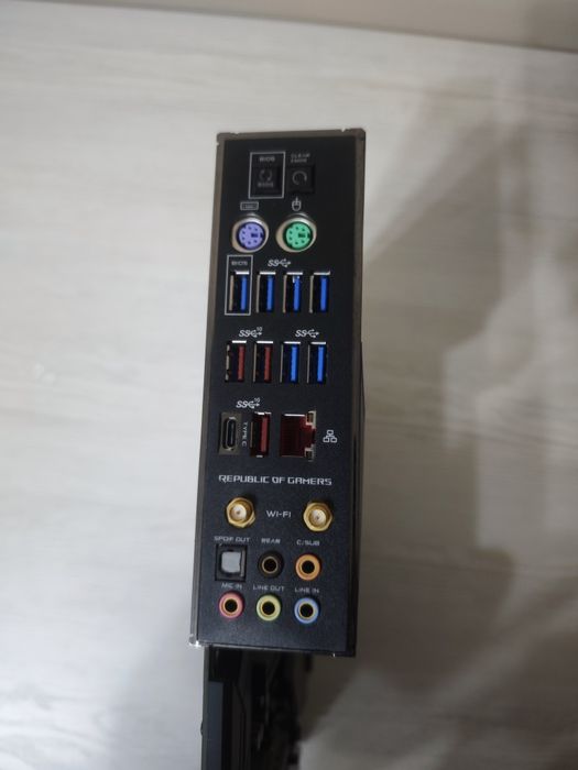 AORUS Z790 ELITE AX DDR4 materinskaya plata ona plataa