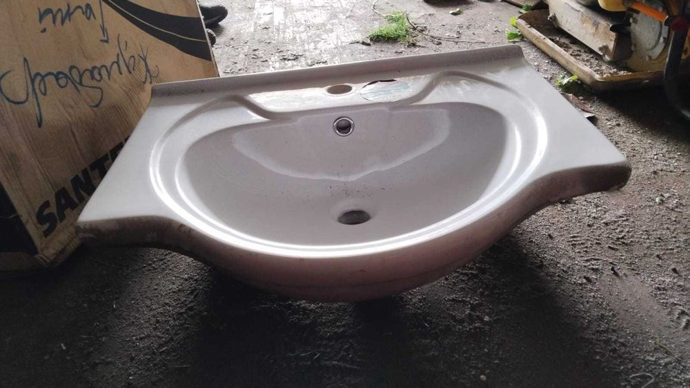 Продам раковину в отличном состоянии новая в упаковке,3 вида