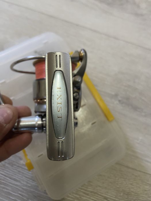 Продавам Daiwa Exist 2500