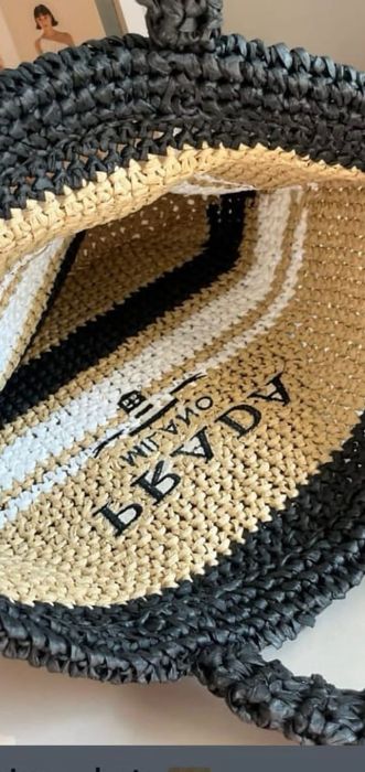 Geantă Prada, model 2026