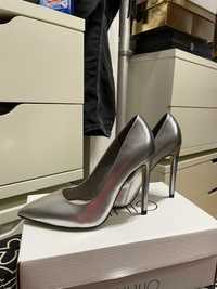 Pantofi argintii Zara purtați o singura data mărimea 35.5
